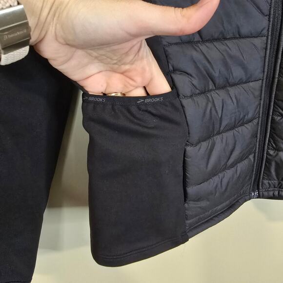 Women's Brooks Black "Shield Hybrid Jacket" Running Jacket | Size Medium - Picture 5 of 11